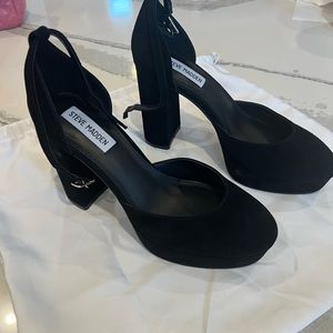 Steve Madden shoes. Brand new, never wear them. Black suede size 7.5. Gorgeous